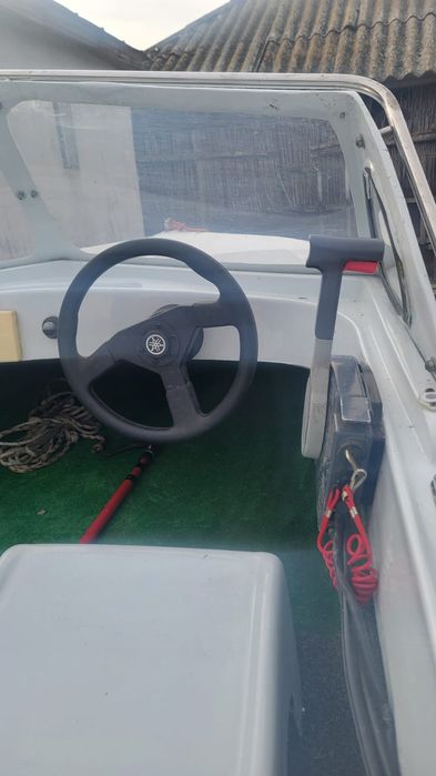 Barcă Delfin 3,80m cu motor Yamaha 25 cp 2t