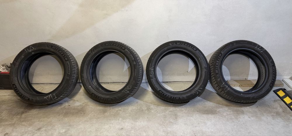 Michelin PS 4 SUV 245/50/19 DOT 0223 и 0523.