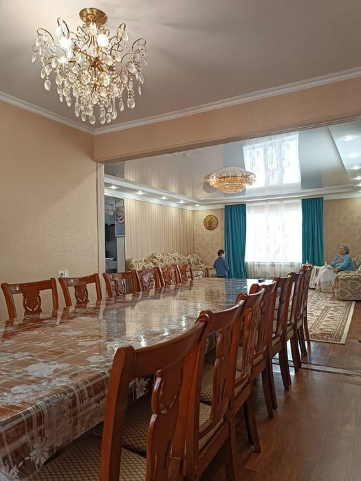 Продается дом 10 комнат 240 м