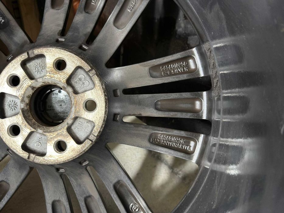 Оригинални джанти със зимни гуми 19 SKODA