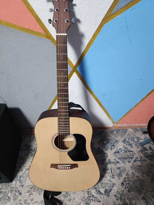 Продам акустическую гитару walden