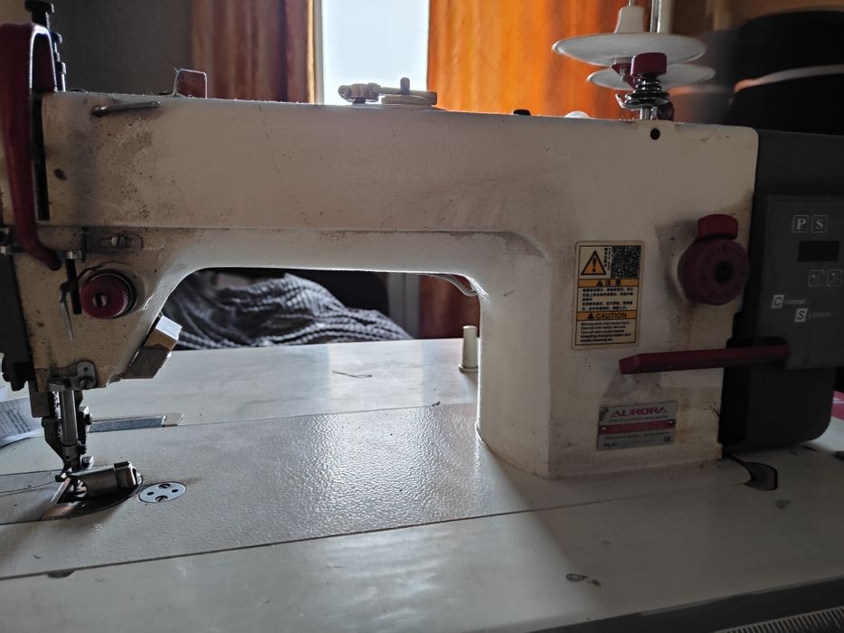 Продам швейную машинку