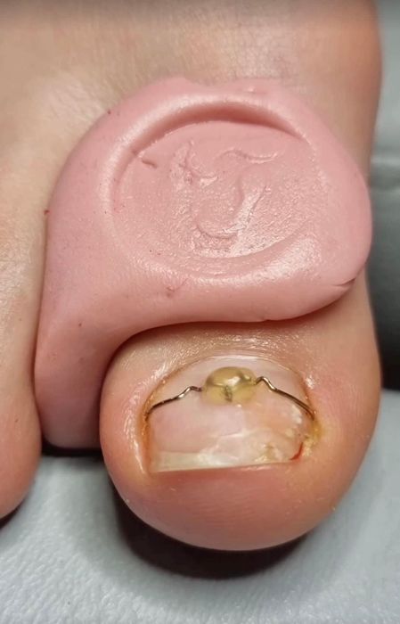 Изработва.Печат за пластелин,силикон,восък.Щемпел.