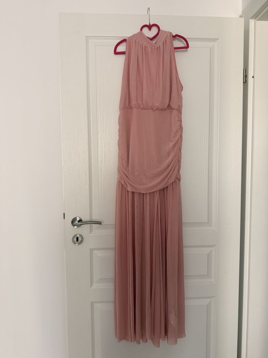 Rochie elegantă lungă, mărimea L, într-o nuanță superbă de roz.