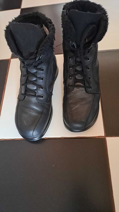 Продавам  ортопедични  дамски   боти  по  НЗОК .