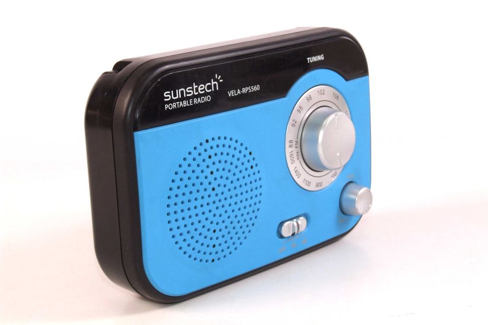 Radio SUNSTECH, 2 lungimi de unda, priza + baterii, IMPECABIL