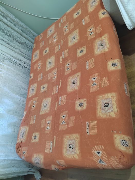 Canapea extensibila cu lada de depozitare