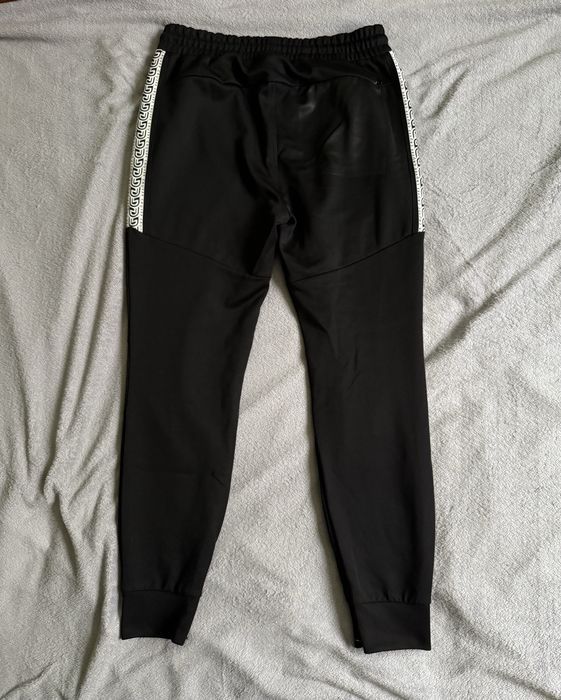 Екип на Cruyff- горница и долница