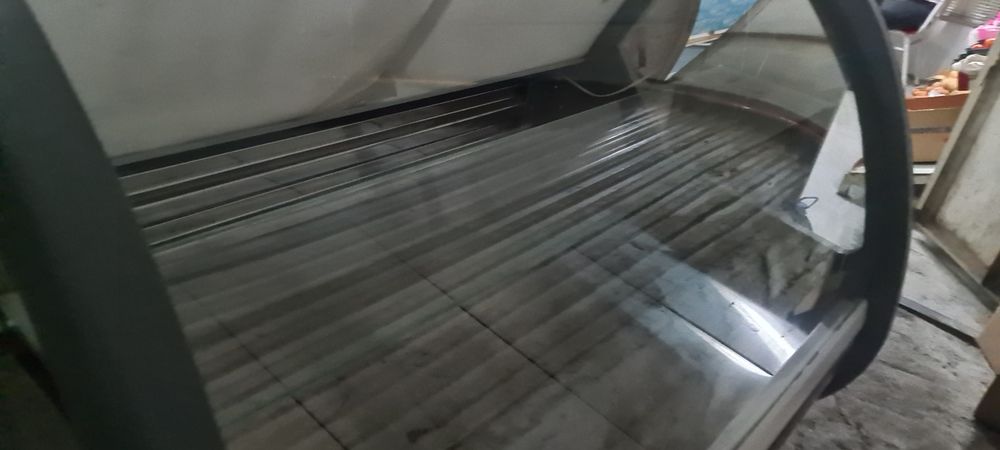 Витрыный холодилник новый
