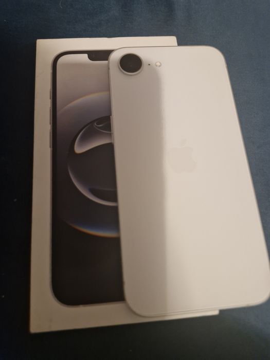 Iphone 16e, 128 Gb, alb, stare foarte buna, 100% baterie, liber de ret