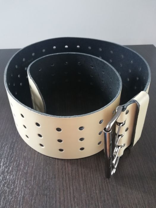 Vând curea damă, 102 cm lungime, respectiv 8 cm lățime