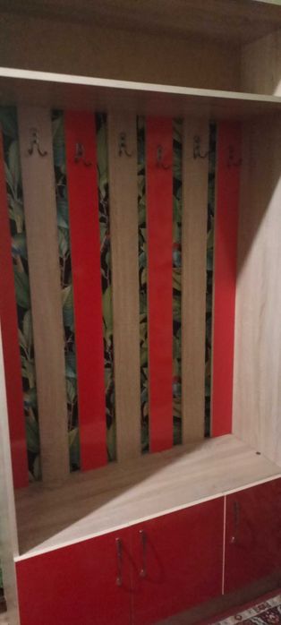 Продам прихожие б/у.
