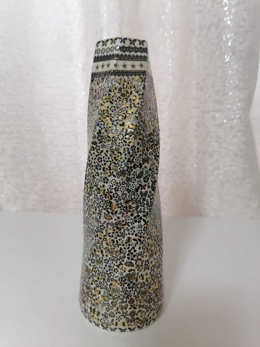 Ваза за цветя ръчно декорирана 22 см