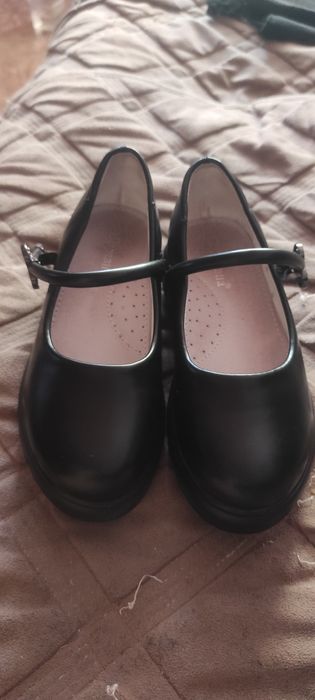Продаю туфли для девочки