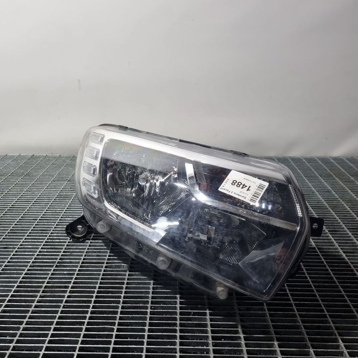 Far Dreapta Dacia Sandero 2 Facelift 2016 - 2020 Hatchback 4 Usi (1488) Fara xenon O ...