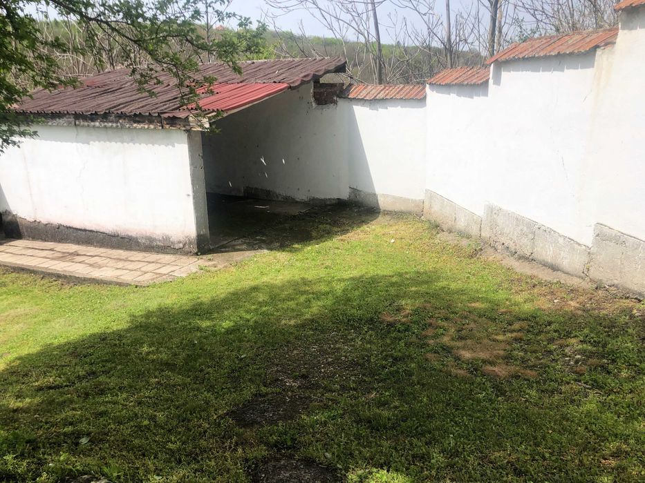 Продавам двуетажна къща