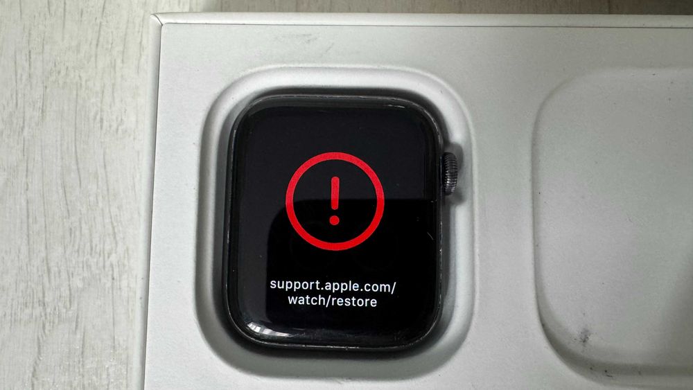 Часовник Apple Watch 6 44mm A2294 ЗА ЧАСТИ