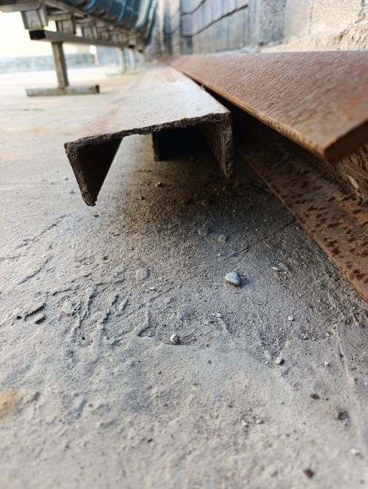 Швеллер железный