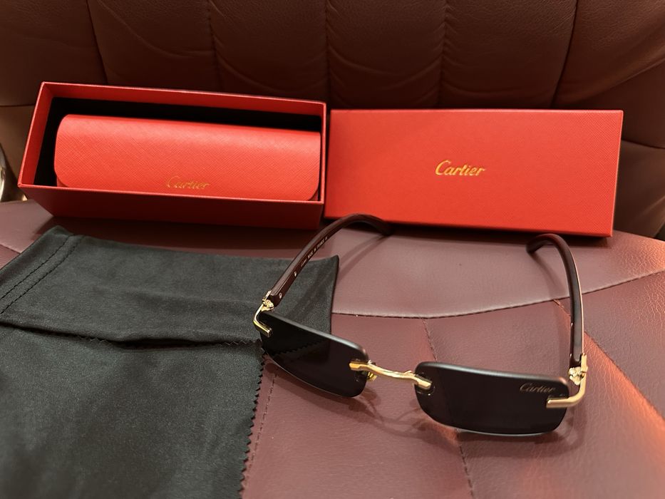 Нови Слънчеви очила Cartier с пълен комплект аксесоари