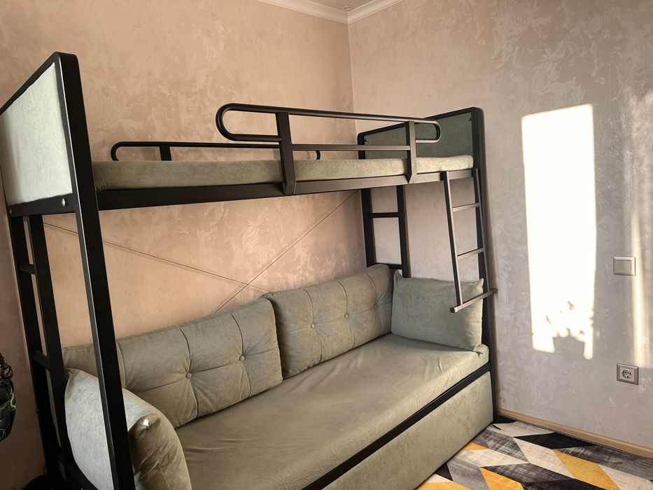 Продам двухярусную кровать 190 /90