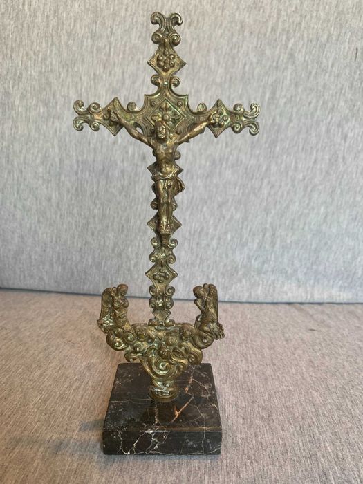 месингов настолен кръст разпятие