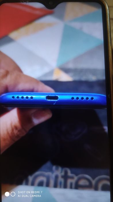 Redmi 7 srochni sotiladi holati yahshi ejran almashmagan joyi 64 gb