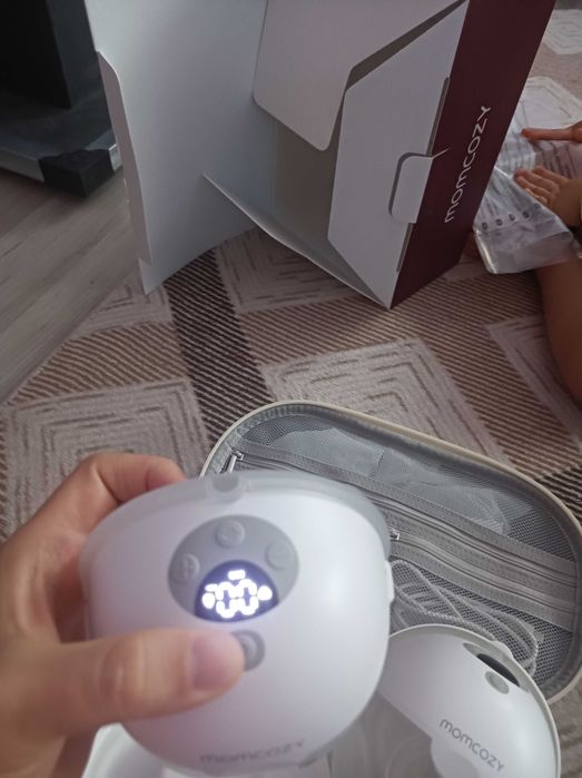 Momcozy M5 електрическа помпа за кърма hands free двойна