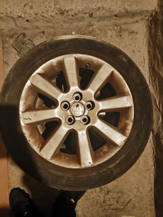 Джанти Тойота 16 инча + гайки + патерица
