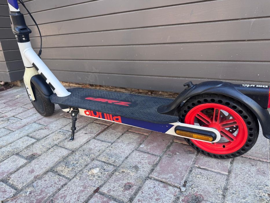 Amanet F28: Trotineta electrica Aprilia E SRZ