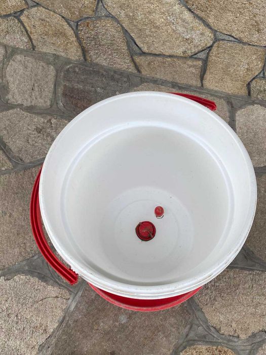 Поилка и хранилни за кокошки