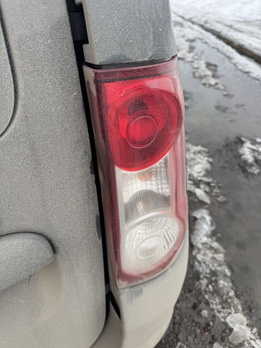 Продам фары ларгус все целые