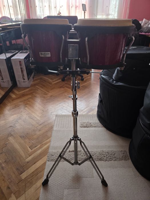 Бонгоси със стойка