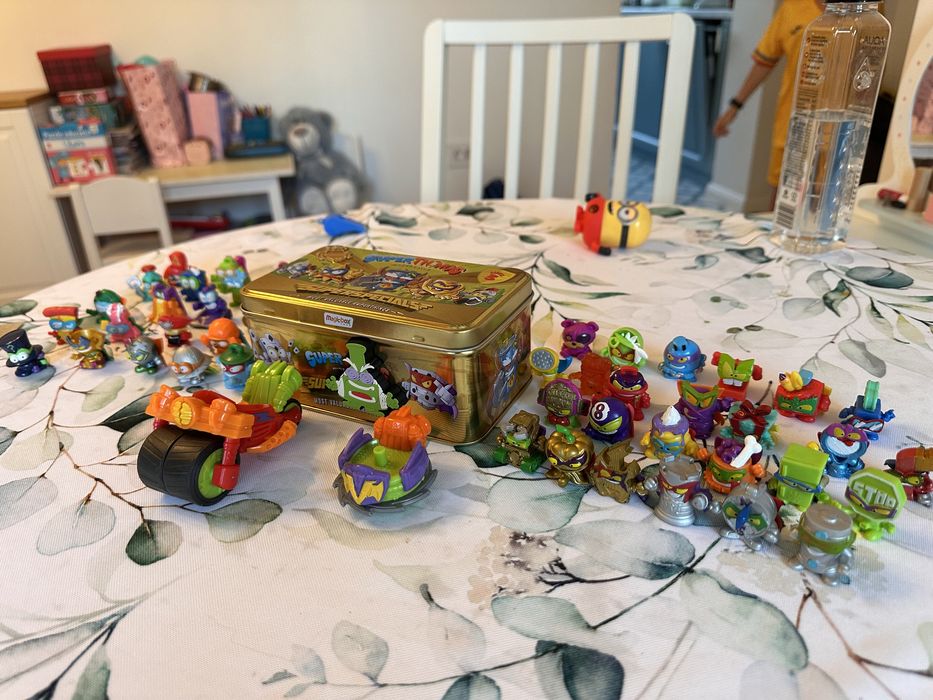 Figurine SuperThings – lot colectie + cutie metalica