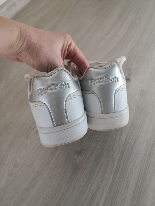 Обувки Reebok бели