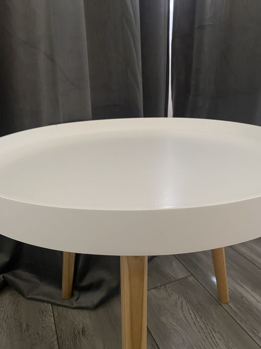 Кръгла помощна масичка