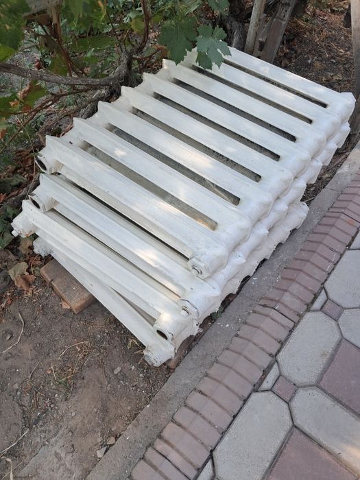 Батареи чугунные, б/у
