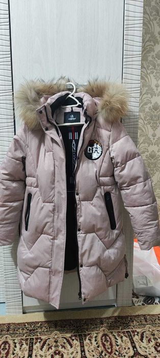 продам зимнюю куртку на девочку