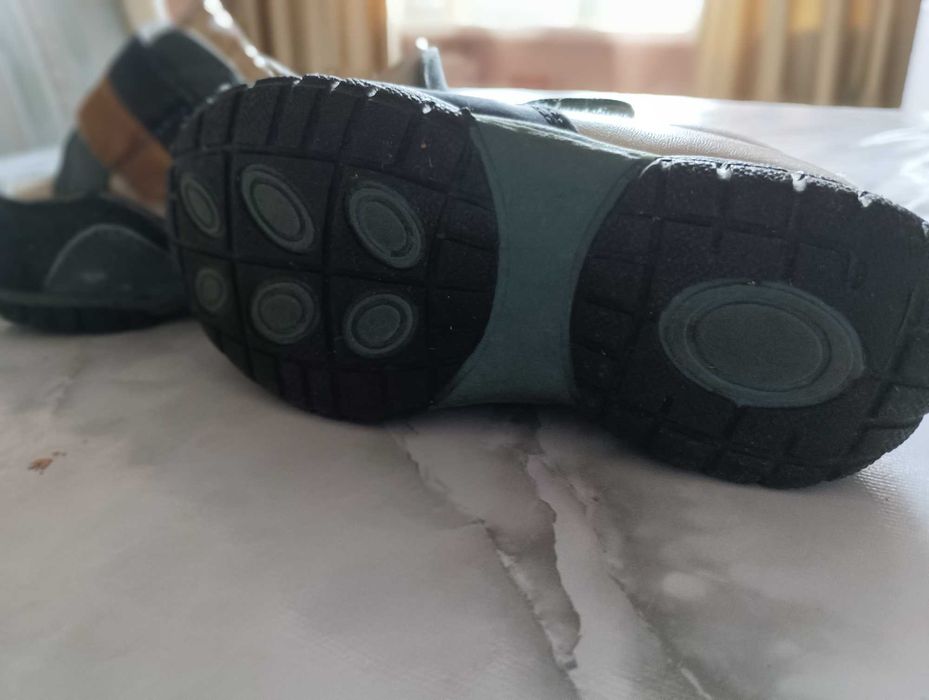 Продам детские ботиночки  б-у