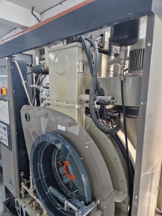 Reparații,echipamente ,revizii și întreținere .Curățătorie de vînzare