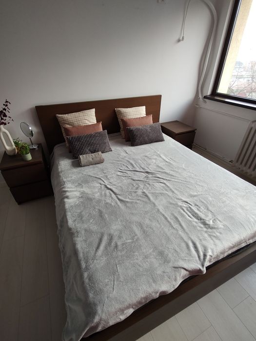 Cadru pat 160x200 + doua noptiere