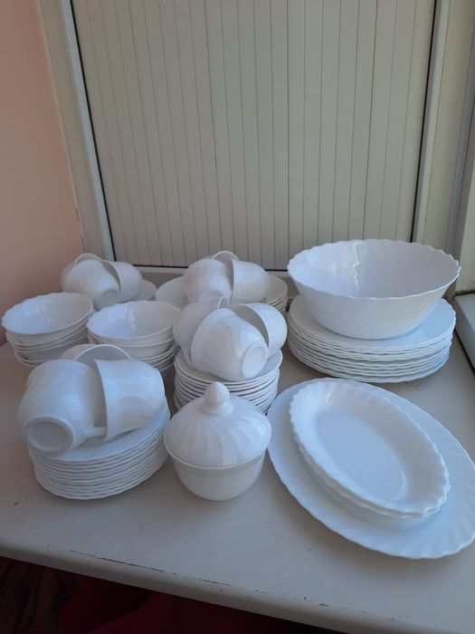 Кухонная утварь ( посуда, тостер, ножи)