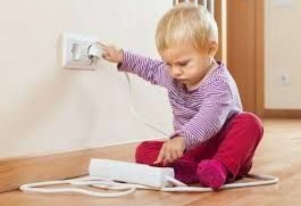 Заглушки-затычки на розетки защита от поражения током детей.