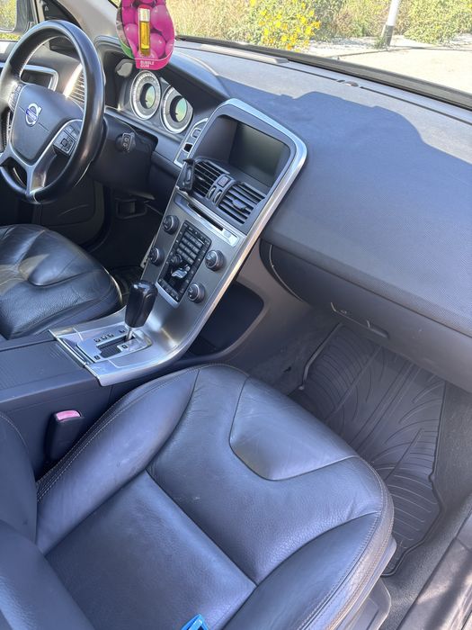 Volvo XC 60 2.4 diesel , 215 cp , an 2012 , 4x4, înmatriculată RO