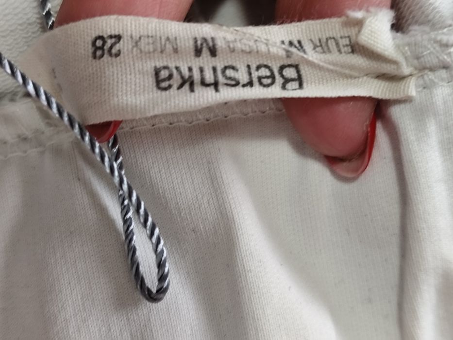 Bershka pantaloni albi noi M