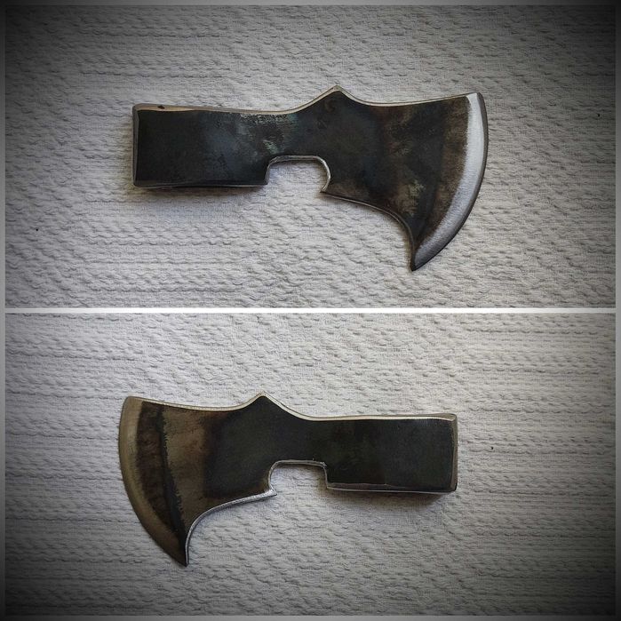 Ръчно кована глава на брадва