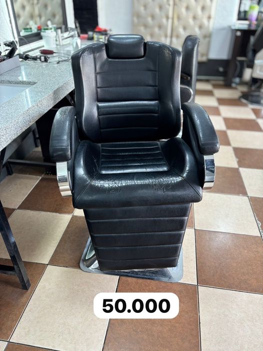 Салон красоты. Кресло. Столы