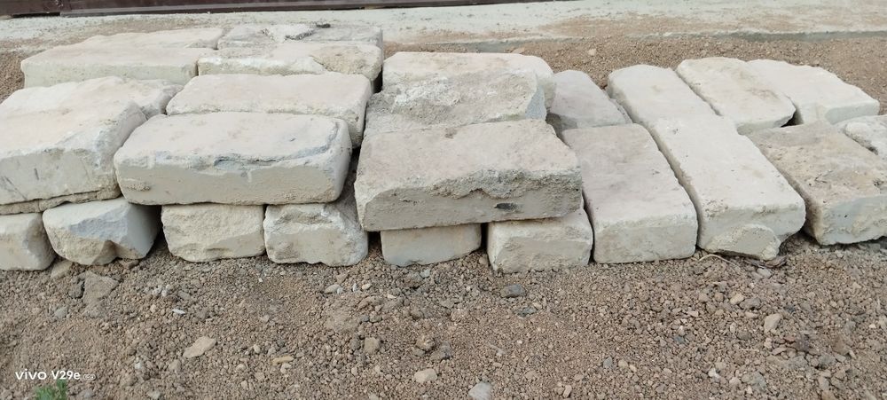 Продам одинарные кирпичи 100 тг