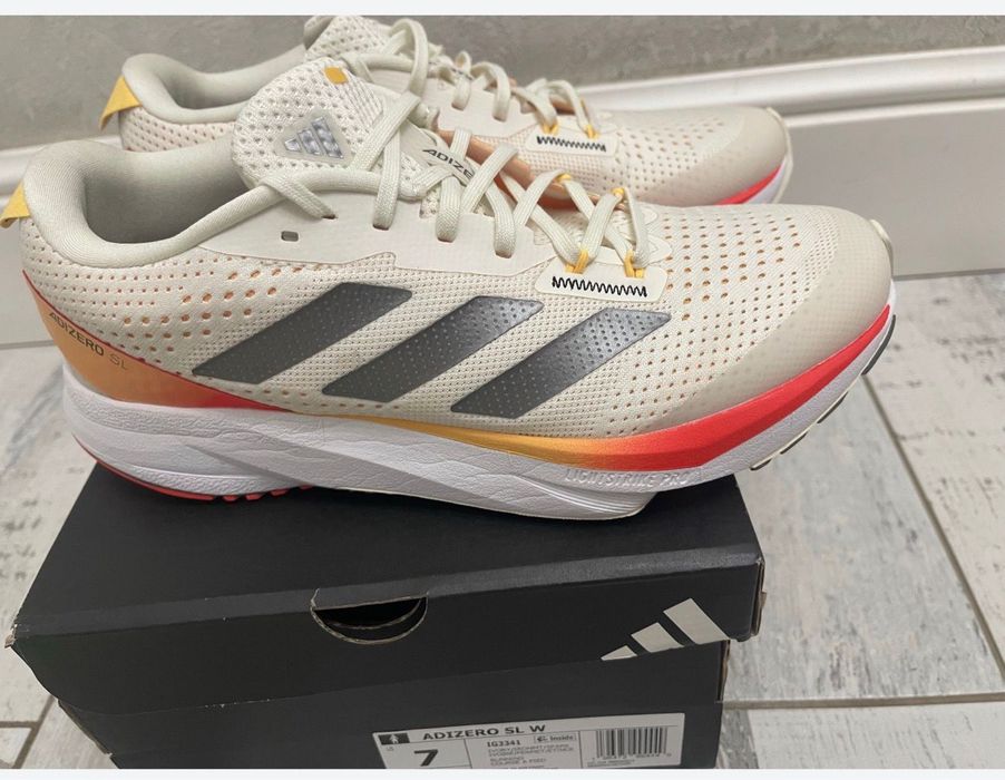 Кроссовки женские