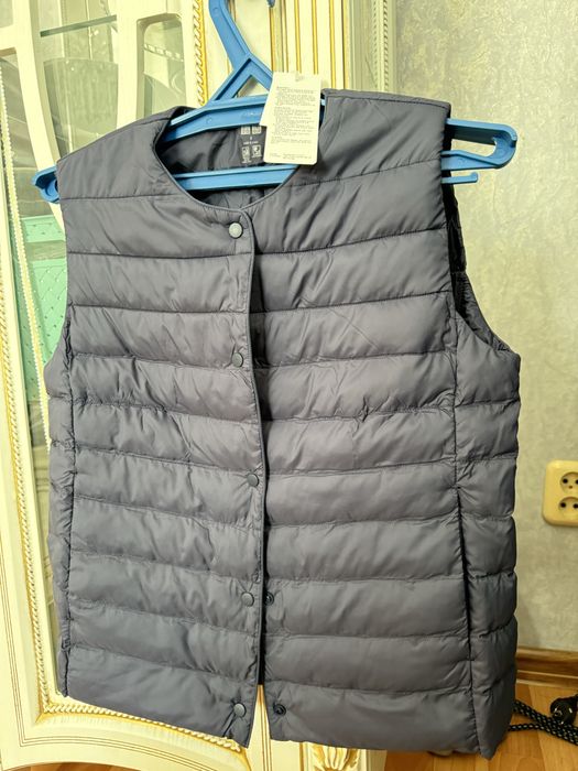 Продам безрукавку от UNIQLO