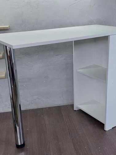 Маникюрный столик